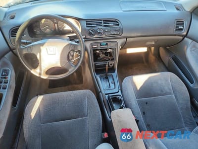 Zdjęcie 8 z 11 samochodu: 1997 HONDA ACCORD LX VIN:1HGCE1828VA009719 - miniatura