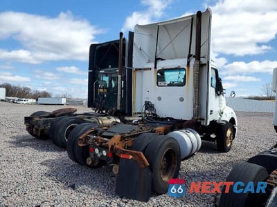 Czwarte zdjęcie samochodu z boku: 2014 KENWORTH T680 TRUCK CAB AND CHASSIS VIN:1XKYA48X6EJ402524 - miniatura
