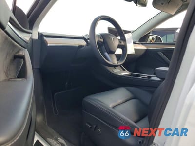 Zdjęcie 8 z 11 samochodu: 2025 TESLA MODEL Y VIN:7SAYGAEE2SF227884 - miniatura