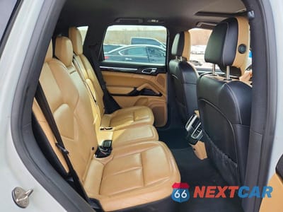 Zdjęcie 11 z 12 samochodu: 2016 PORSCHE CAYENNE VIN:WP1AA2A27GLA00596 - miniatura