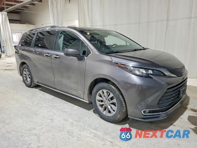 Czwarte zdjęcie samochodu z boku: 2021 TOYOTA SIENNA XLE 7-PASSENGER VIN:5TDYSKFC9MS038470 - miniatura