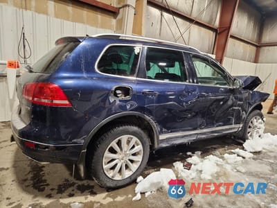 Trzecie zdjęcie samochodu z tyłu: 2011 VOLKSWAGEN TOUAREG V6 TDI VIN:WVGFK9BP9BD007393 - miniatura