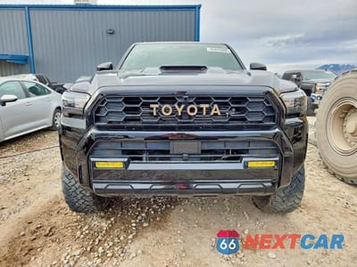 Piąte zdjęcie samochodu w środku: 2025 TOYOTA 4RUNNER TRD SPORT VIN:JTEVA5BR1S5019105 - miniatura