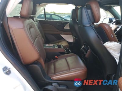Zdjęcie 11 z 12 samochodu: 2025 LINCOLN AVIATOR RESERVE VIN:5LM5J7XC2SGL04719 - miniatura