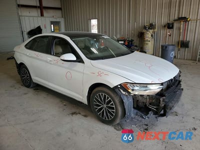 Czwarte zdjęcie samochodu z boku: 2019 VOLKSWAGEN JETTA S VIN:3VWC57BU8KM009968 - miniatura