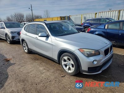 Czwarte zdjęcie samochodu z boku: 2015 BMW X1 SDRIVE28I VIN:WBAVM1C54FV316890 - miniatura