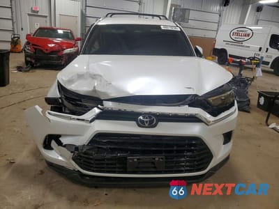 Piąte zdjęcie samochodu w środku: 2024 TOYOTA GRAND HIGHLANDER HYBRID XLE VIN:5TDACAB57RS019889 - miniatura