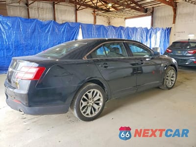 Trzecie zdjęcie samochodu z tyłu: 2018 FORD TAURUS LIMITED VIN:1FAHP2F86JG110623 - miniatura