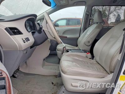 Zdjęcie 7 z 12 samochodu: 2012 TOYOTA SIENNA XLE 8-PASSENGER VIN:5TDYK3DCXCS244579 - miniatura