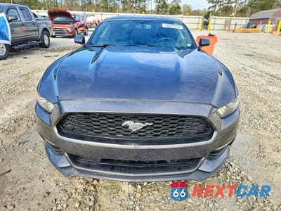 Piąte zdjęcie samochodu w środku: 2017 FORD MUSTANG VIN:1FA6P8AM8H5335226 - miniatura