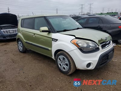 Czwarte zdjęcie samochodu z boku: 2012 KIA SOUL BASE VIN:KNDJT2A5XC7451949 - miniatura
