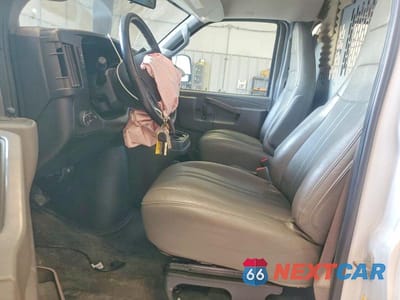 Zdjęcie 7 z 14 samochodu: 2023 CHEV EXPRESS G2500 VIN:1GCWGAFP5P1104603 - miniatura