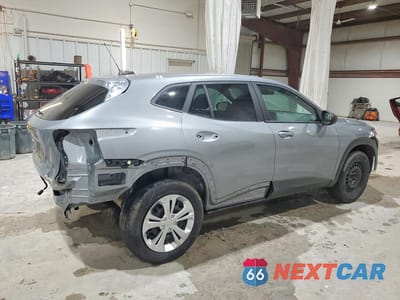 Trzecie zdjęcie samochodu z tyłu: 2024 CHEVROLET TRAX LS VIN:KL77LFE26RC190270 - miniatura
