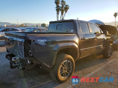 Trzecie zdjęcie samochodu z tyłu: 2025 TOYOTA TACOMA TRD SPORT HV VIN:3TYLC5LN6ST031704 - miniatura