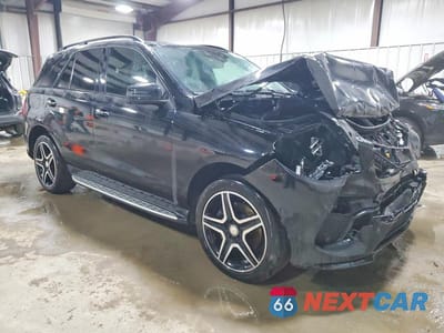 Czwarte zdjęcie samochodu z boku: 2016 MERCEDES-BENZ GLE 400 4MATIC VIN:4JGDA5GB4GA791538 - miniatura
