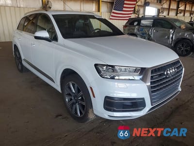 Czwarte zdjęcie samochodu z boku: 2017 AUDI Q7 PREMIUM PLUS VIN:WA1LAAF74HD044814 - miniatura