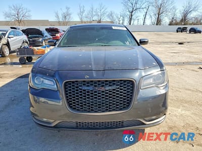 Piąte zdjęcie samochodu w środku: 2019 CHRYSLER 300 S VIN:2C3CCABG1KH624641 - miniatura