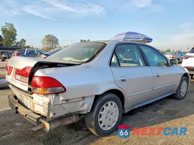 Trzecie zdjęcie samochodu z tyłu: 2002 HONDA ACCORD LX VIN:3HGCG66522G701797 - miniatura