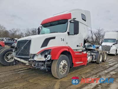 Drugie zdjęcie samochodu z przodu: 2012 VOLVO VN VNL VIN:4V4NC9EH6CN553392 - miniatura