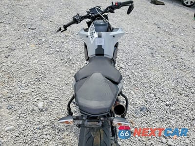 Zdjęcie 6 z 10 samochodu: 2023 KTM 790 DUKE VIN:LCETU7400PH700830 - miniatura