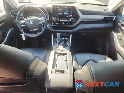 Zdjęcie 8 z 12 samochodu: 2021 TOYOTA HIGHLANDER XLE VIN:5TDGZRBH3MS536326 - miniatura