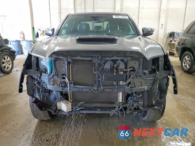 Piąte zdjęcie samochodu w środku: 2019 TOYOTA TACOMA TRD SPORT VIN:3TMCZ5AN9KM218724 - miniatura