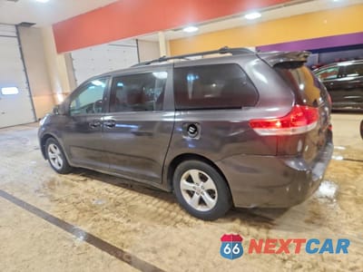 Drugie zdjęcie samochodu z przodu: 2011 TOYOTA SIENNA LE 8-PASSENGER VIN:5TDKK3DC9BS148415 - miniatura