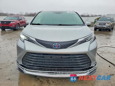 Piąte zdjęcie samochodu w środku: 2021 TOYOTA SIENNA XLE 7-PASSENGER VIN:5TDYRKEC0MS058359 - miniatura