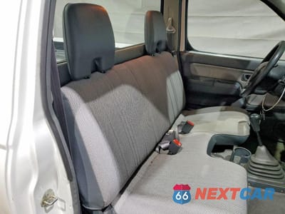 Zdjęcie 10 z 12 samochodu: 2001 NISSAN FRONTIER XE VIN:1N6DD21S71C397544 - miniatura