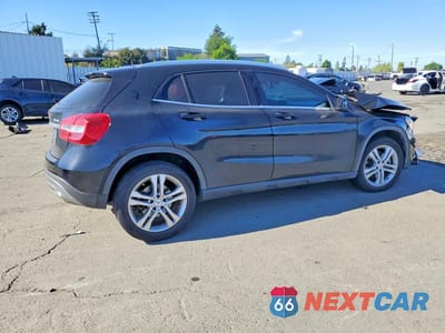 Trzecie zdjęcie samochodu z tyłu: 2015 MERCEDES-BENZ GLA 250 4MATIC VIN:WDCTG4GB1FJ040706 - miniatura