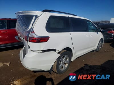 Trzecie zdjęcie samochodu z tyłu: 2017 TOYOTA SIEANNA VIN:5TDKZ3DC5HS858674 - miniatura