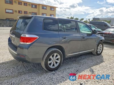 Trzecie zdjęcie samochodu z tyłu: 2013 TOYOTA HIGHLANDER BASE VIN:5TDBK3EH9DS235034 - miniatura