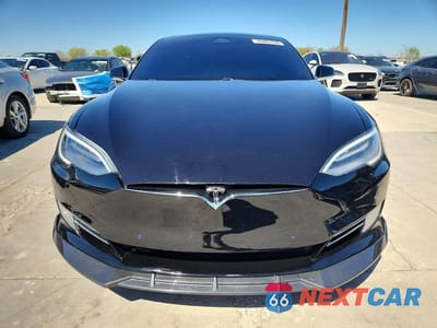 Piąte zdjęcie samochodu w środku: 2018 TESLA MODEL S VIN:5YJSA1E21JF275577 - miniatura