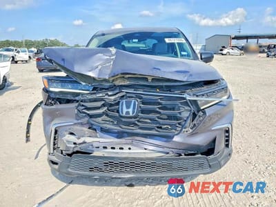 Piąte zdjęcie samochodu w środku: 2023 HONDA PILOT LX VIN:5FNYG2H22PB010699 - miniatura