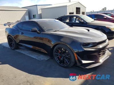 Czwarte zdjęcie samochodu z boku: 2018 CHEVROLET CAMARO ZL1 VIN:1G1FK1R63J0188802 - miniatura