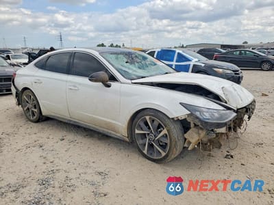 Czwarte zdjęcie samochodu z boku: 2022 HYUNDAI SONATA SEL PLUS VIN:5NPEJ4J27NH139871 - miniatura