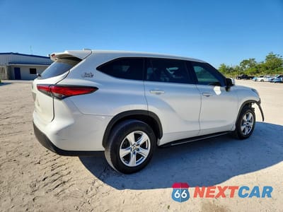Trzecie zdjęcie samochodu z tyłu: 2021 TOYOTA HIGHLANDER L VIN:5TDCZRAHXMS517899 - miniatura