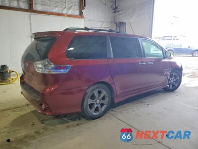 Trzecie zdjęcie samochodu z tyłu: 2014 TOYOTA SIENNA SE 8-PASSENGER VIN:5TDXK3DC6ES499339 - miniatura