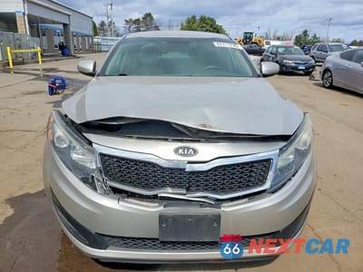 Piąte zdjęcie samochodu w środku: 2012 KIA OPTIMA LX VIN:5XXGM4A70CG070686 - miniatura