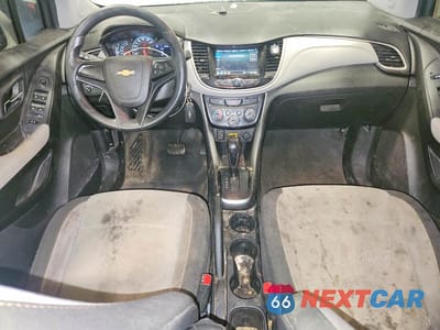 Zdjęcie 8 z 12 samochodu: 2019 CHEVROLET TRAX LS VIN:3GNCJNSB3KL330928 - miniatura