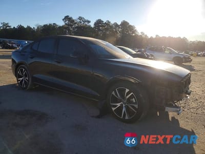 Czwarte zdjęcie samochodu z boku: 2025 VOLVO S60 PLUS AWD HYBRID VIN:7JRL12GC2SG364602 - miniatura