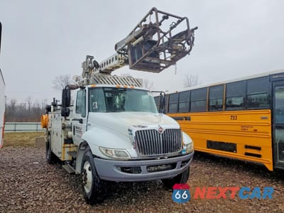 Czwarte zdjęcie samochodu z boku: 2013 INTERNATIONAL 4300 CABLE PLACER BUCKET TRUCK VIN:1HTMMAAN4DH239096 - miniatura