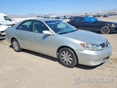 Czwarte zdjęcie samochodu z boku: 2005 TOYOTA CAMRY LE VIN:4T1BE30K95U416038 - miniatura