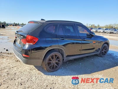Trzecie zdjęcie samochodu z tyłu: 2015 BMW X1 SDRIVE28I VIN:WBAVM1C51FV498323 - miniatura