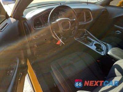 Zdjęcie 8 z 12 samochodu: 2017 DODGE CHALLENGER SXT VIN:2C3CDZAG4HH665688 - miniatura