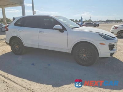 Czwarte zdjęcie samochodu z boku: 2017 PORSCHE CAYENNE VIN:WP1AA2A22HKA84866 - miniatura