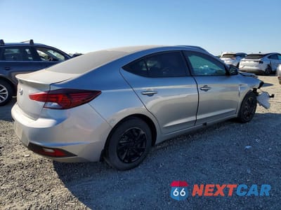 Trzecie zdjęcie samochodu z tyłu: 2020 HYUNDAI ELANTRA SE VIN:5NPD74LF8LH591500 - miniatura