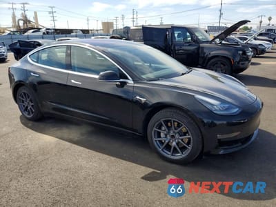 Czwarte zdjęcie samochodu z boku: 2018 TESLA MODEL 3 VIN:5YJ3E1EA9JF012477 - miniatura