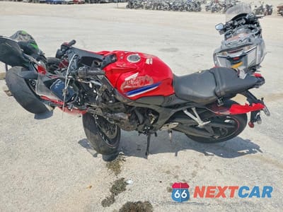 Trzecie zdjęcie samochodu z tyłu: 2024 HONDA CBR650 R VIN:MLHRH1552R5000380 - miniatura