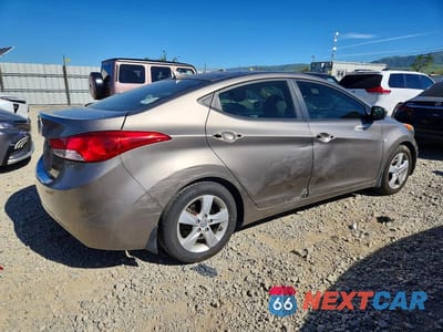 Trzecie zdjęcie samochodu z tyłu: 2013 HYUNDAI ELANTRA GLS VIN:5NPDH4AE6DH399498 - miniatura